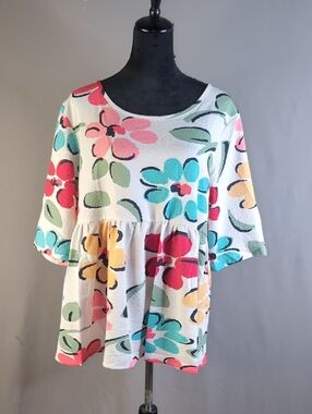 1X Women's Colorful floral babydoll top with 3/4 sleeves- NWT